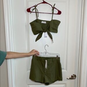 Urban Outfitters Olive Apparel. never worn. no damage